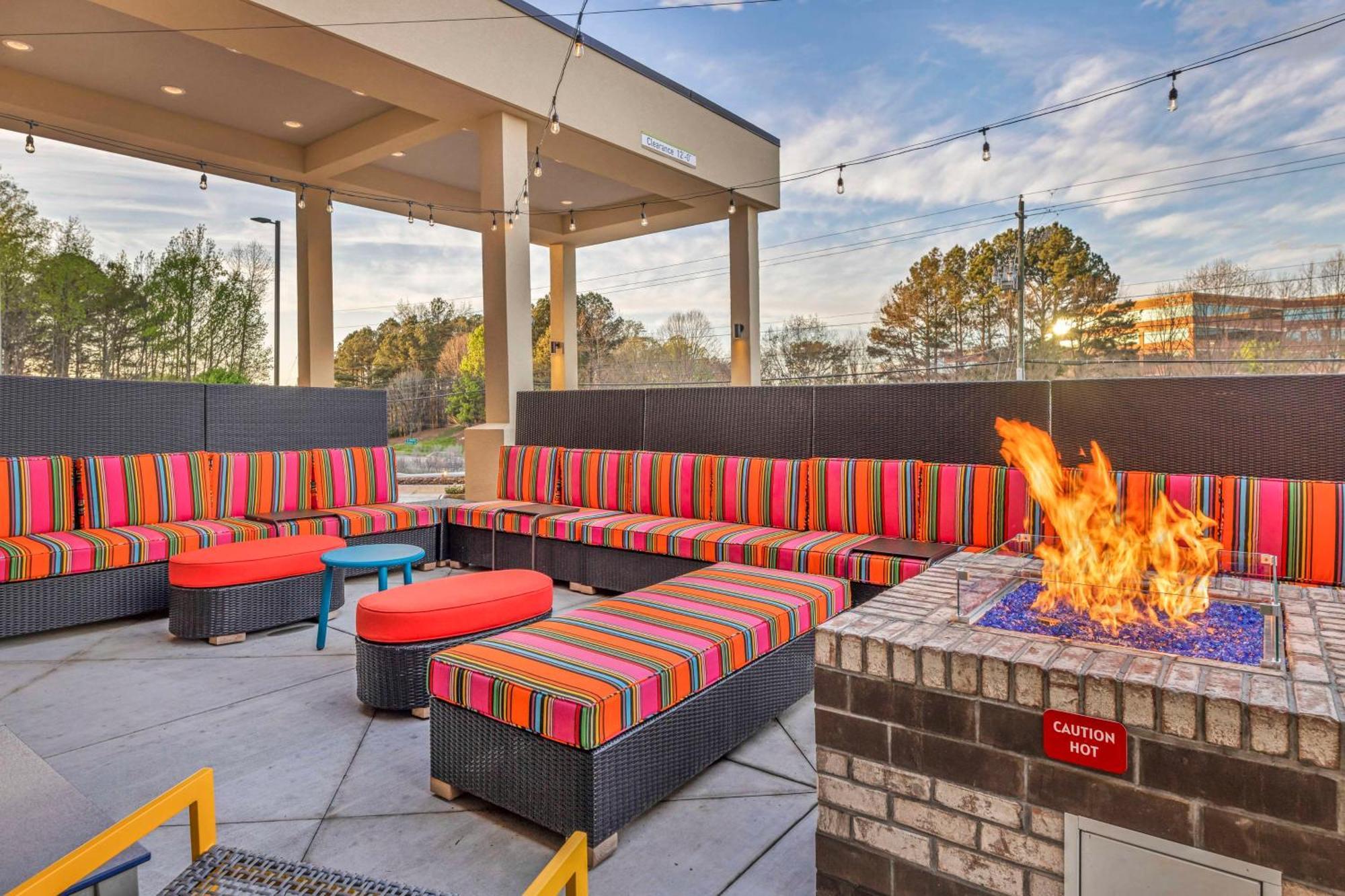 Home2 Suites By Hilton Raleigh West Lenovo Center Eksteriør billede